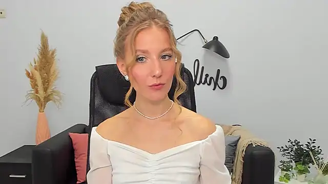 LolaWilsons online show from February 8, 2025, 11:55 am