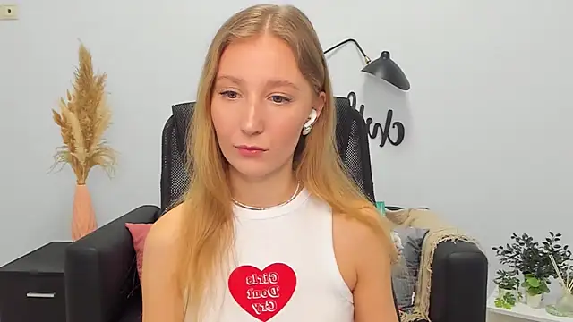 LolaWilsons online show from February 11, 2025, 9:20 am