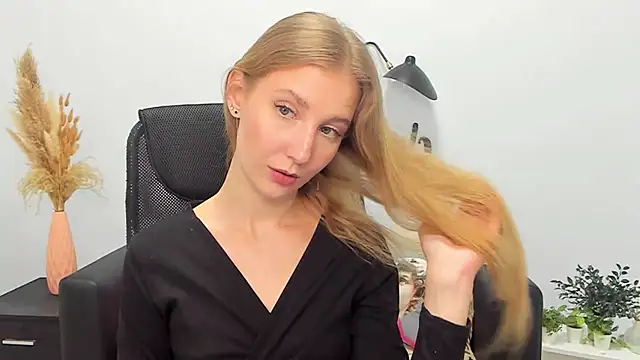 LolaWilsons online show from February 27, 2025, 12:23 pm