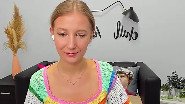 LolaWilsons online show from November 3, 2025, 11:11 am