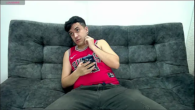 SlimLoves online show from November 10, 2025, 11:26 pm