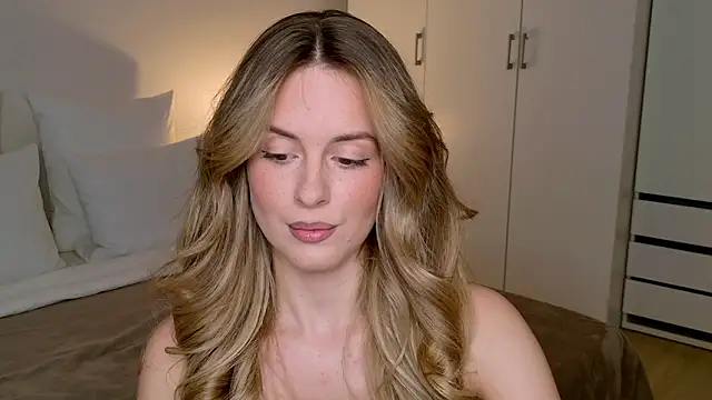 RozzitaBedberry online show from January 18, 2026, 1:04 pm