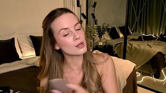 RozzitaBedberry online show from March 20, 2026, 1:05 pm