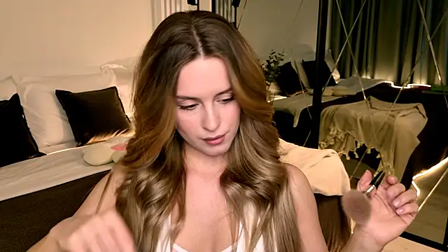 RozzitaBedberry online show from April 3, 2026, 1:42 pm