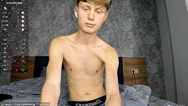 christian di0r online show from March 17, 2025, 9:12 am