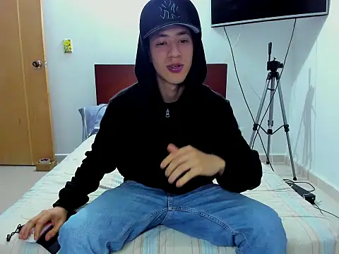 Chandler ken online show from November 18, 2025, 4:28 am