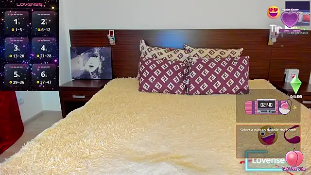 Hanna Becrett17 online show from December 17, 2024, 5:18 am