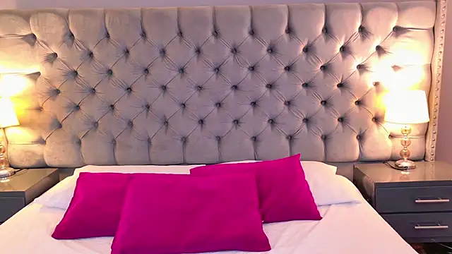 SamantaG online show from April 7, 2026, 1:44 pm