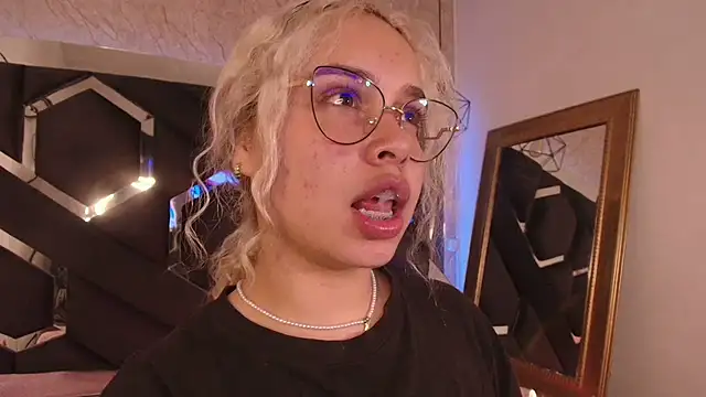 Haelycute online show from October 6, 2025, 12:52 am