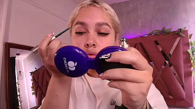 Haelycute online show from October 6, 2025, 12:57 pm