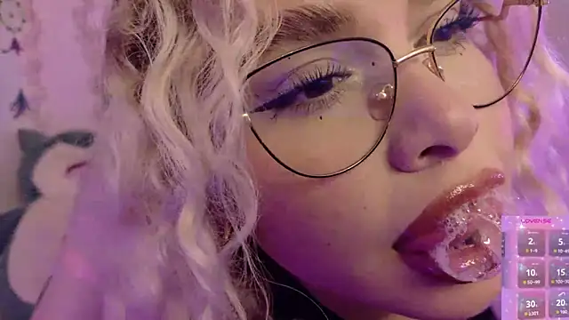 Haelycute online show from April 1, 2026, 12:22 am