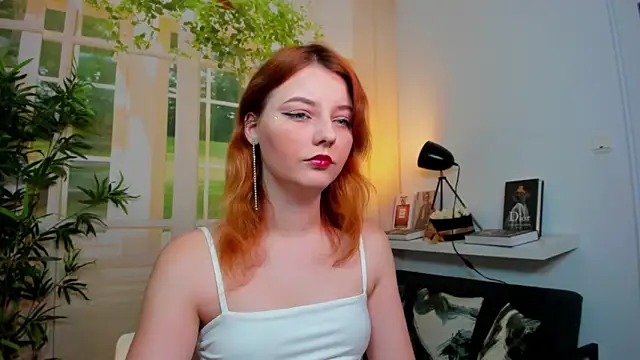 pretty little thing online show from October 25, 2025, 4:35 pm