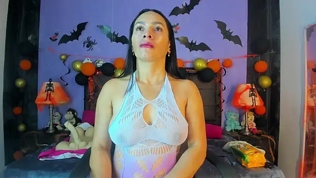 MaduraLuciana online show from October 25, 2025, 10:45 am