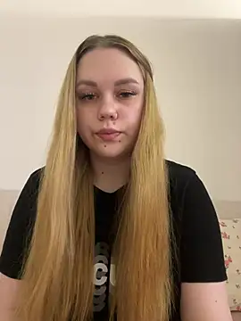 Snapshot of Marylallka5 chatting on June 30, 2026, 8:10 pm Marylallka5 online show from June 30, 2026, 8:10 pm