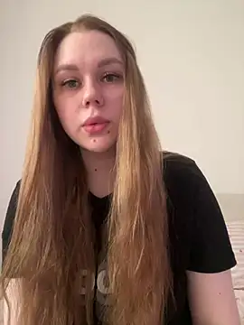 Snapshot of Marylallka5 chatting on July 8, 2026, 7:02 am Marylallka5 online show from July 8, 2026, 7:02 am