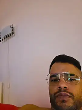 Macholatino8611 online show from November 8, 2025, 4:40 pm