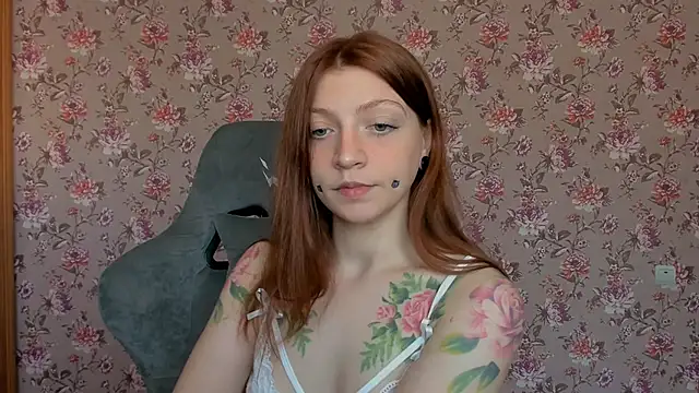 Snapshot of Lolly_Haze chatting on June 19, 2026, 4:17 am Lolly Haze online show from June 19, 2026, 4:17 am