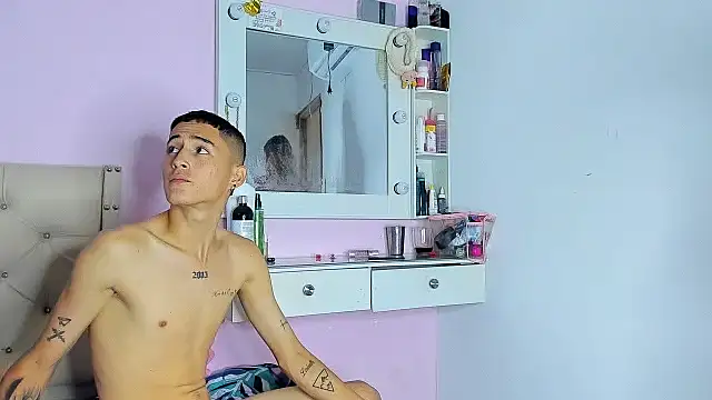 Sophie and andress online show from January 8, 2025, 4:34 am