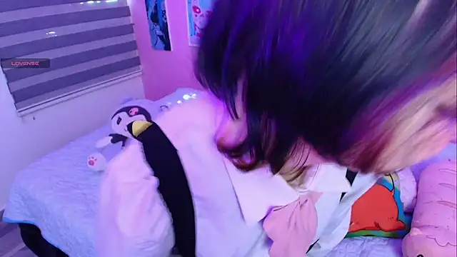 Miwa violet online show from December 19, 2025, 7:54 pm