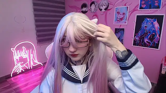 Miwa violet online show from May 20, 2026, 1:56 am