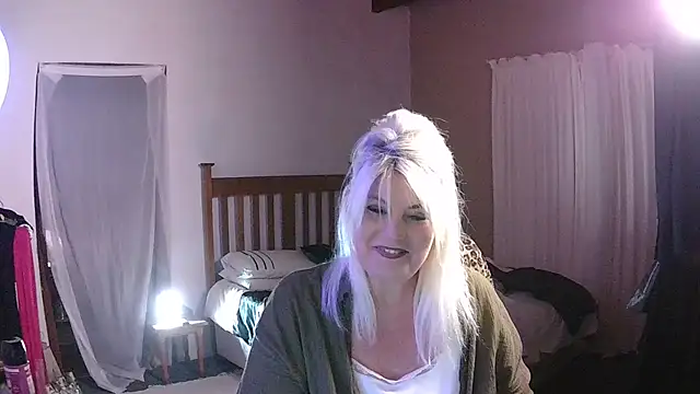 Miahotmilf online show from March 7, 2026, 7:55 pm