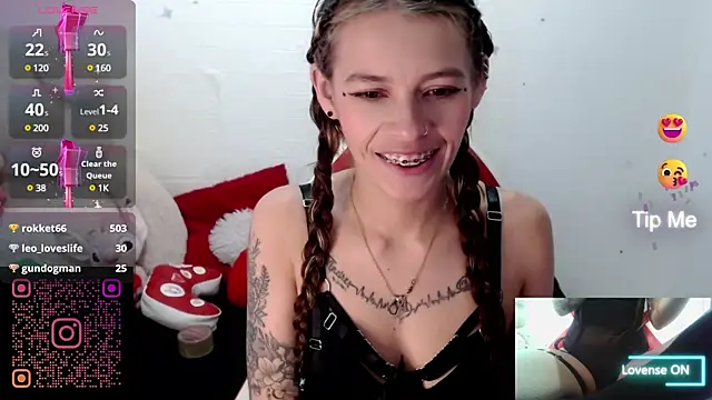 Snapshot of sweetlittlelisa chatting on December 3, 2024, 9:45 pm sweetlittlelisa online show from December 3, 2024, 9:45 pm