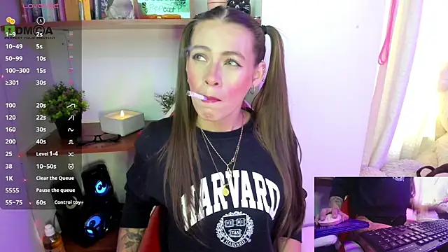 sweetlittlelisa online show from November 9, 2025, 7:12 pm