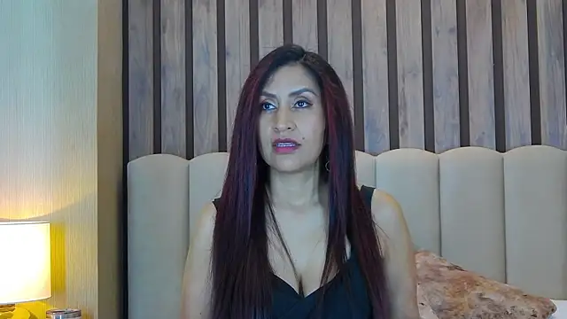 Snapshot of MonicaMoret chatting on January 24, 2025, 12:52 pm MonicaMoret online show from January 24, 2025, 12:52 pm