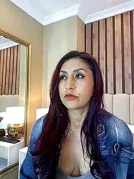 Snapshot of MonicaMoret chatting on January 28, 2025, 12:11 pm MonicaMoret online show from January 28, 2025, 12:11 pm