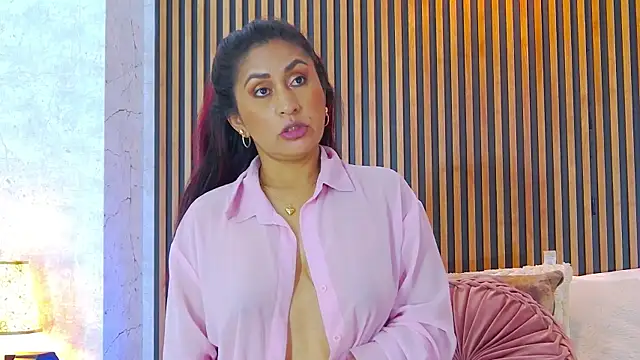 Snapshot of MonicaMoret chatting on October 3, 2025, 12:57 pm MonicaMoret online show from October 3, 2025, 12:57 pm