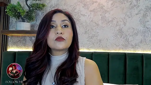 MonicaMoret online show from May 19, 2026, 12:33 pm