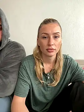 belle98 online show from November 23, 2025, 1:22 pm