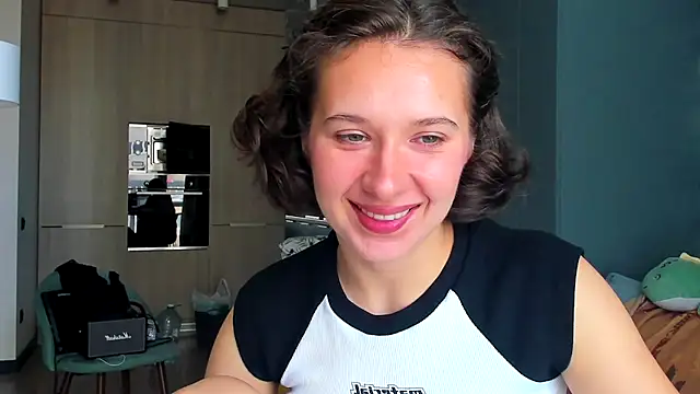 Lilith lutherlow online show from October 2, 2025, 10:44 am