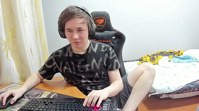 iliaskrislove online show from September 23, 2025, 9:51 pm