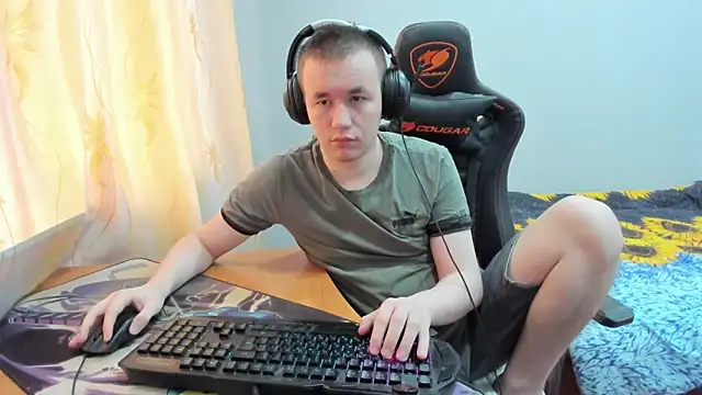 iliaskrislove online show from October 19, 2025, 6:03 am