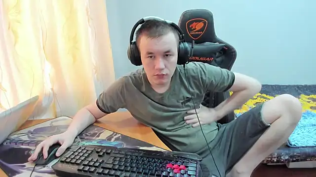 iliaskrislove online show from October 21, 2025, 9:43 am