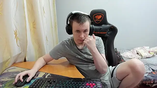 iliaskrislove online show from November 11, 2025, 12:27 pm