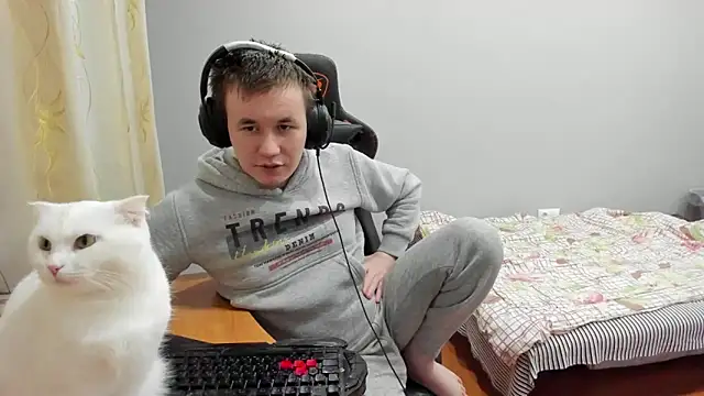 iliaskrislove online show from November 30, 2025, 1:37 pm