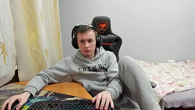 iliaskrislove online show from December 2, 2025, 5:08 pm