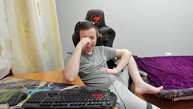 iliaskrislove online show from December 16, 2025, 3:28 pm