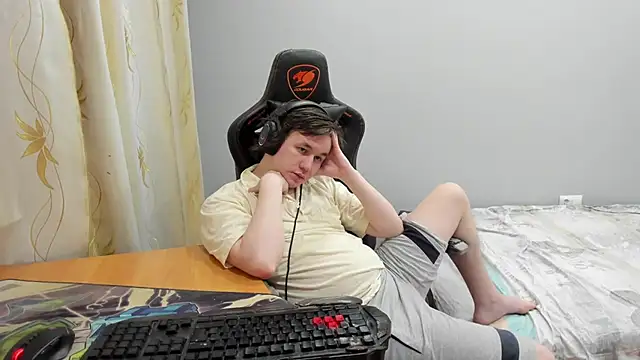 iliaskrislove online show from March 30, 2026, 11:17 pm