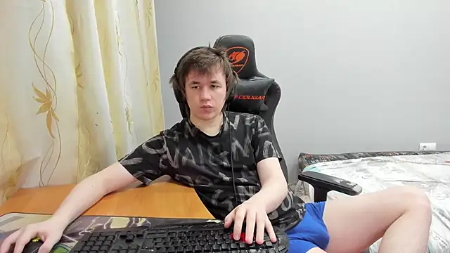 iliaskrislove online show from April 3, 2026, 9:57 pm