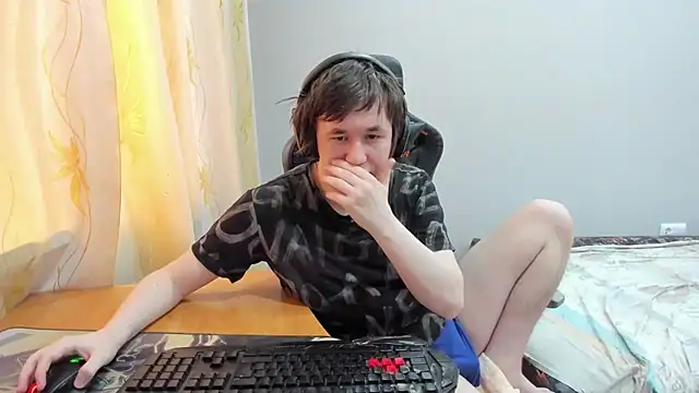 iliaskrislove online show from April 6, 2026, 4:46 am