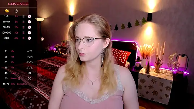 Snapshot of Aemilia_ chatting on December 14, 2025, 6:08 am Aemilia online show from December 14, 2025, 6:08 am