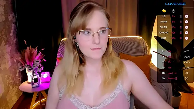 Snapshot of Aemilia_ chatting on February 11, 2026, 8:52 am Aemilia online show from February 11, 2026, 8:52 am