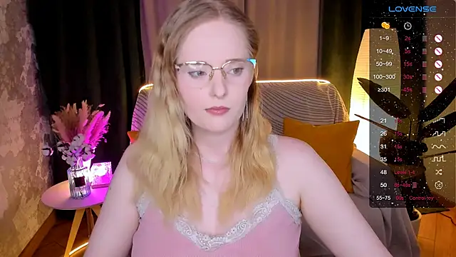 Snapshot of Aemilia_ chatting on February 15, 2026, 2:19 am Aemilia online show from February 15, 2026, 2:19 am