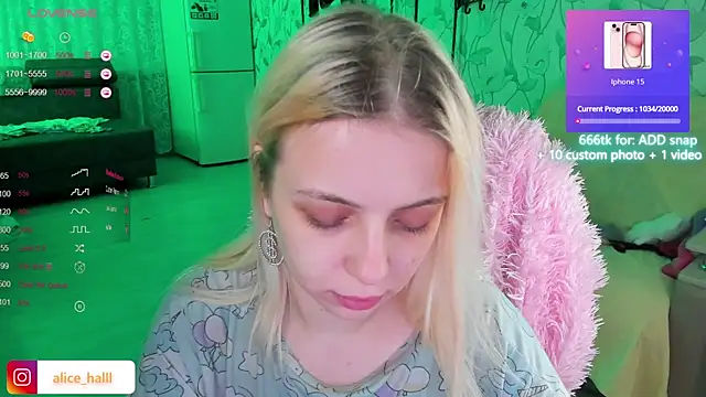 Alice Halle online show from December 3, 2024, 8:06 pm