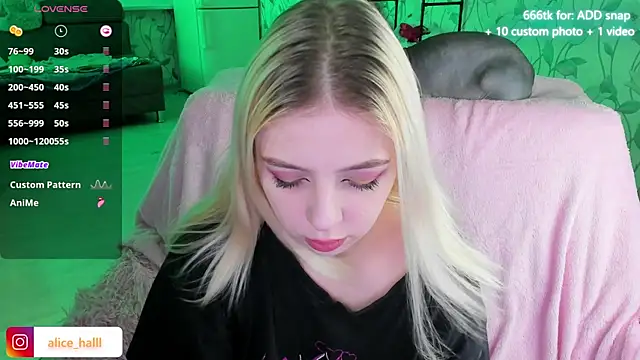 Alice Halle online show from December 13, 2024, 8:26 pm