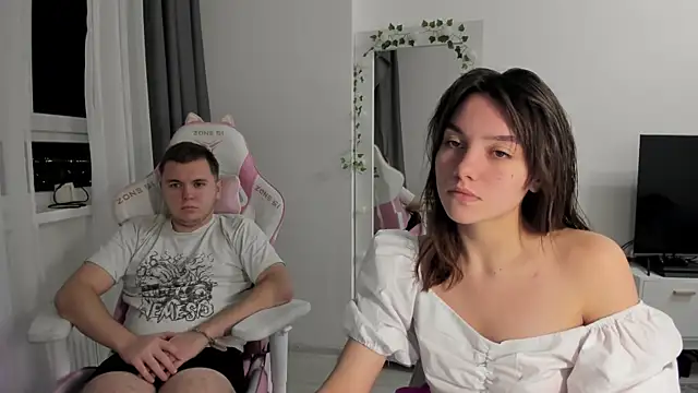 Snapshot of MashkaRay chatting on November 16, 2025, 6:13 pm MashkaRay online show from November 16, 2025, 6:13 pm