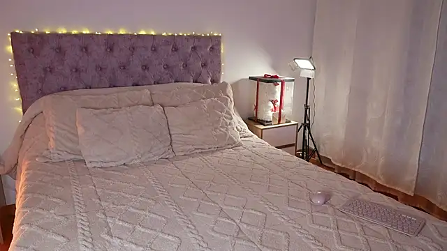 samantha evans2 online show from April 7, 2026, 2:45 am